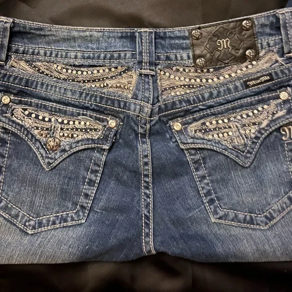 Miss Me Distressed Cropped Jeans - Picture 6 of 9